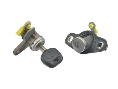 Toyota 69052-33210 Cylinder & Key Set,  Door Lock,  LH